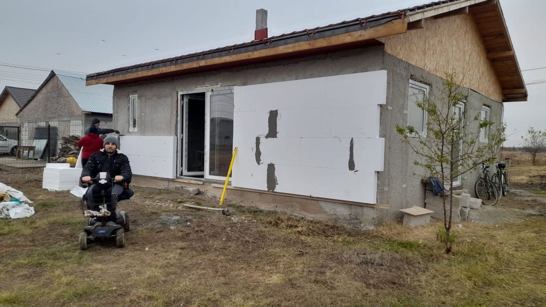 Casa lui Claudiu Ungureanu în construcție, izolată cu polistiren